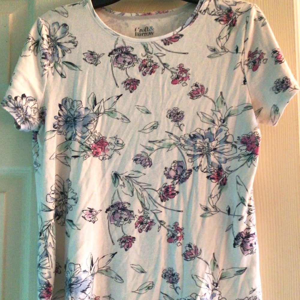White flower print top, small